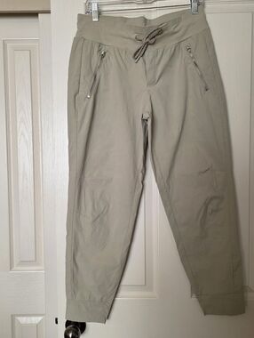 Athleta Trekkie North Women's Jogger Pants Light Beige Sz 10